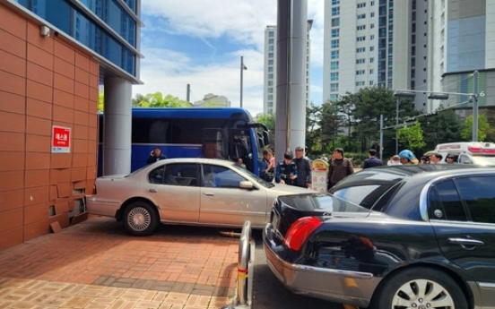 1 killed in car crash at senior welfare center south of Seoul