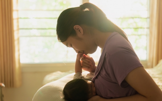 Seoul's one-to-one postnatal care helps new moms breastfeed