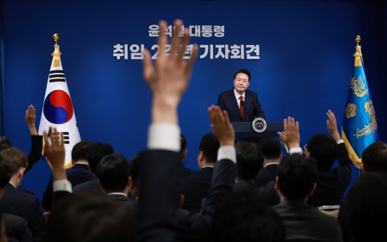 [From the Scene] At 1st press conference in 631 days, Yoon seeks to mend media ties