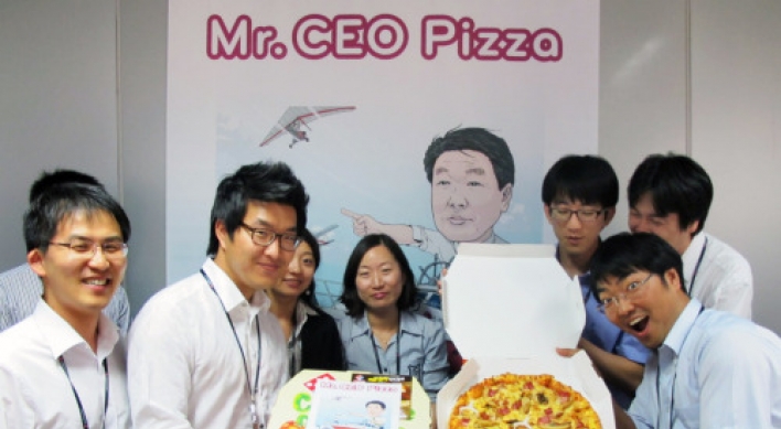 CEO pizzas charm 1,000 LGE employees