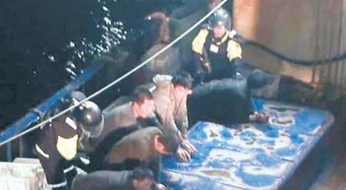 Chinese fishermen held for injuring 4 patrol officials