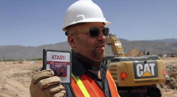 Diggers find Atari’s E.T. games in landfill