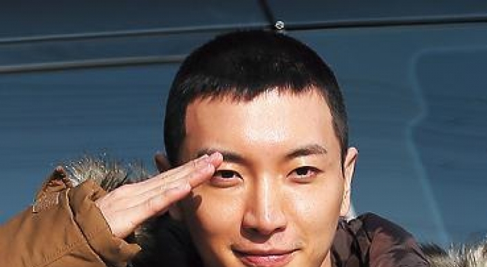 Lee Teuk makes low-key military discharge