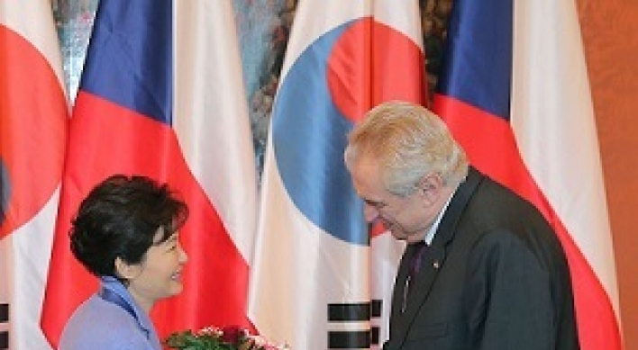 Korean, Czech leaders celebrate partnership upgrade