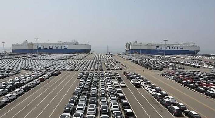 Korea's automobile output shrinks on overseas production