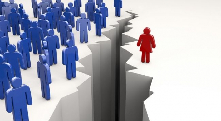 4 in 10 female workers in Korea underpaid: OECD