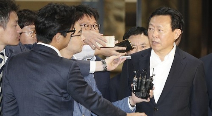 Prosecution remains undecided on detaining Lotte chief