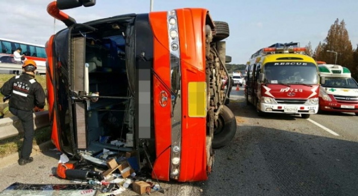 Bus turns over on highway, kills 4
