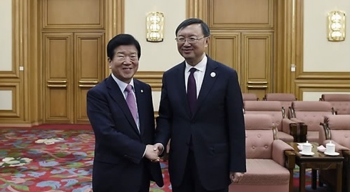 Chinese state councilor calls for efforts to recover ties with Korea under Moon admin.
