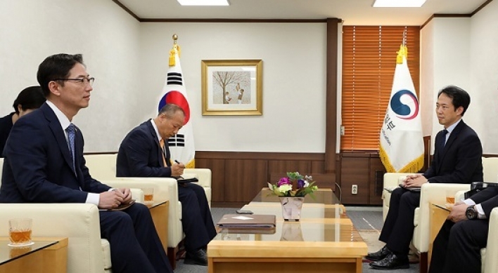 Vice unification minister meets Japan's top envoy
