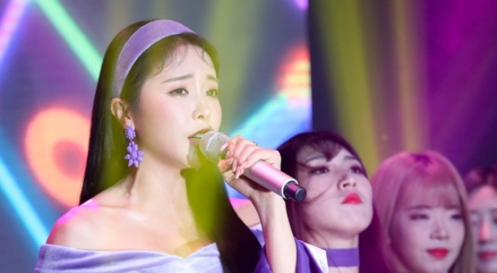 Trot singer Hong Jin-young returns with retro ‘Good Bye’