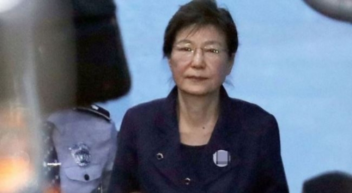 [Breaking] Prosecutors demand 30 years in prison for Park Geun-hye