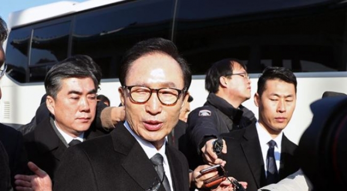 [Newsmaker] Prosecution summons former President Lee for questioning