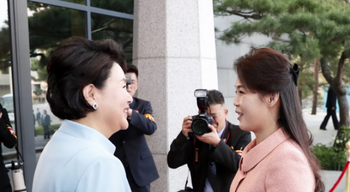 [2018 Inter-Korean summit] NK leader’s wife joins Kim Jong-un at banquet