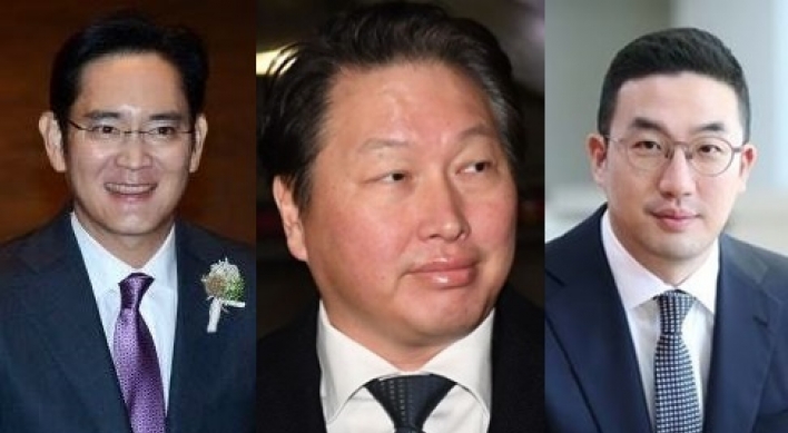 [Newsmaker] Three chaebol chiefs join Moon’s Pyongyang trip
