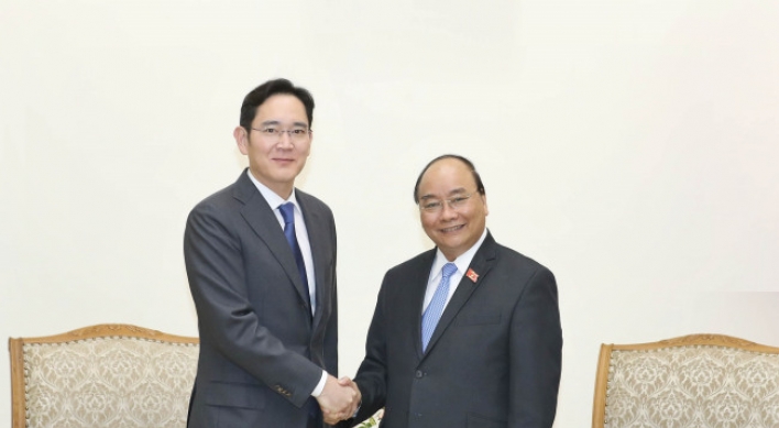 Samsung chief vows to expand investment in Vietnam