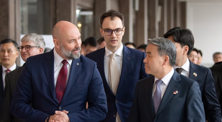 S. Korea's defense minister visits Polish arms company in Warsaw