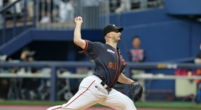 KBO club Eagles release injured pitcher Smith