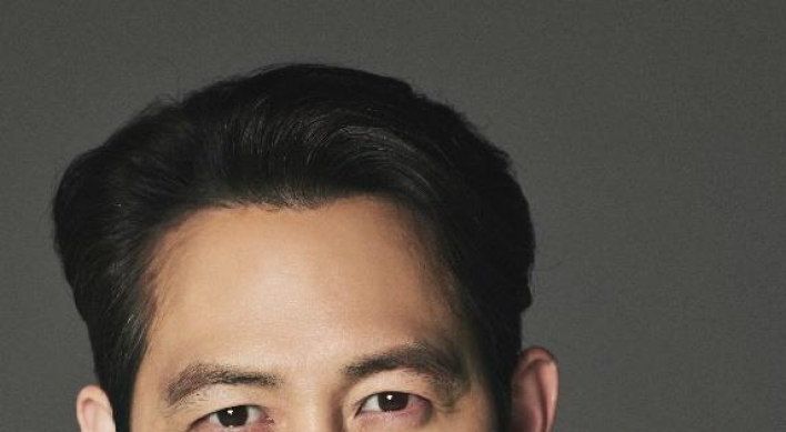 Lee Jung-jae donates W50m to support senior actors