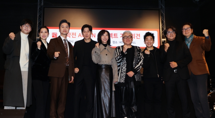 Actors, musicians unite for Hakchon Theater's closing act