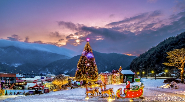 Revel in Christmas atmosphere outside of Seoul