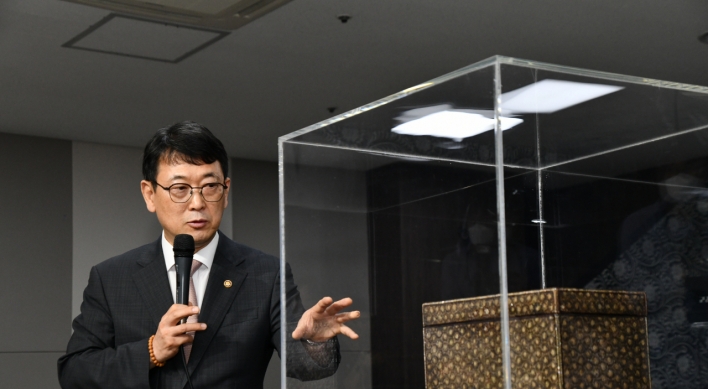 CHA chief revisits Goryeo lacquerware, seeks greater awareness