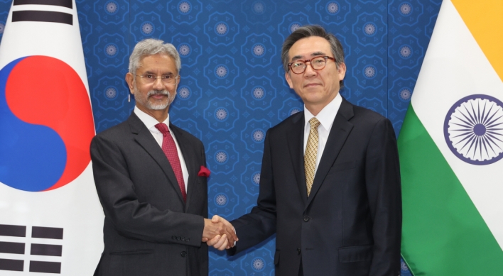 Korea, India agree to deepen defense ties, upgrade trade pact