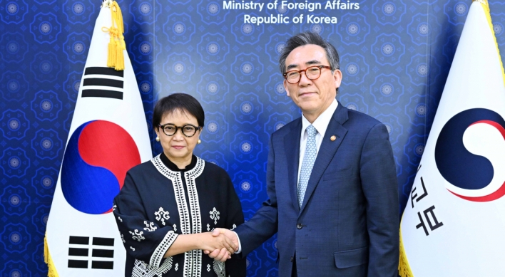 Top diplomats of S. Korea, Indonesia agree to continue cooperation on delayed fighter jet project