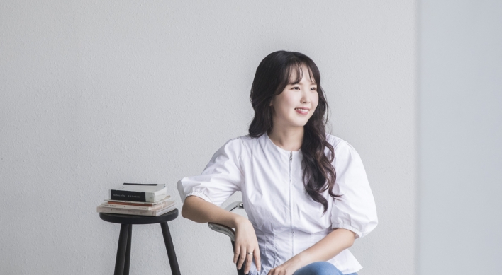 [Latest Read] Park So-young takes readers to ‘Snowglobe’ where privacy is new currency