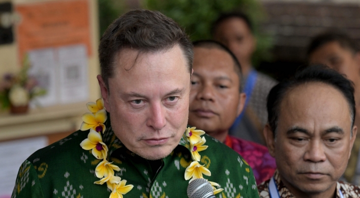 Tycoon Musk launches Starlink in Indonesia