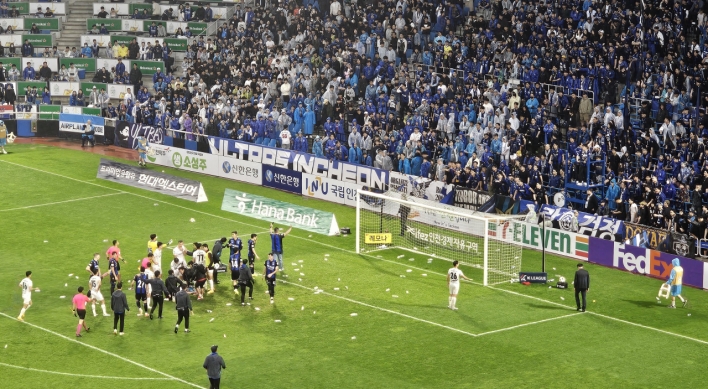 Over 100 fans banned from K League matches over bottle-throwing incident