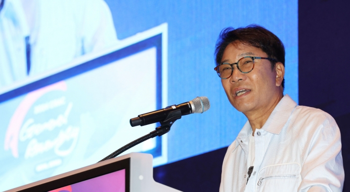 SM founder Lee Soo-man urges K-pop industry's adoption of AI, blockchain