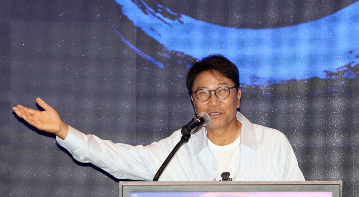 SM Founder Lee Soo-man might be returning to K-pop