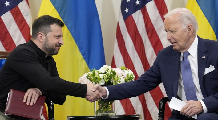 Biden apologizes to Zelenskyy for monthslong congressional holdup to weapons that let Russia gain