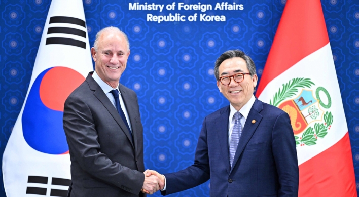 FM Cho discusses bilateral ties, economic cooperation with Peruvian, Honduran counterparts
