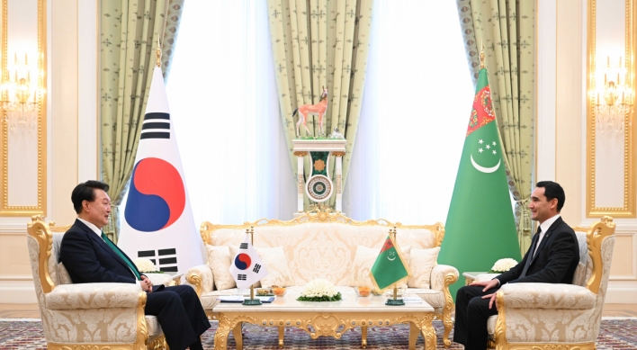 Yoon greeted in Turkmenistan with veal, Korean songs