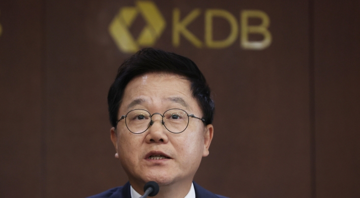 KDB chief pledges W100tr high-tech fund, sticks to Busan relocation