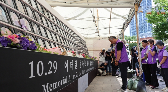 Memorial altar for Itaewon tragedy victims moved to new site