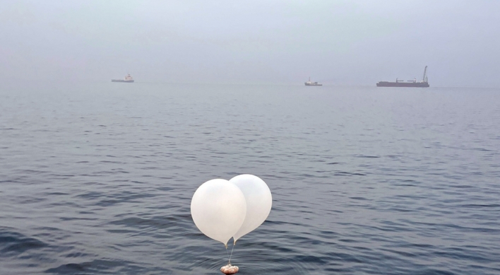 NK launches some 250 trash-carrying balloons overnight