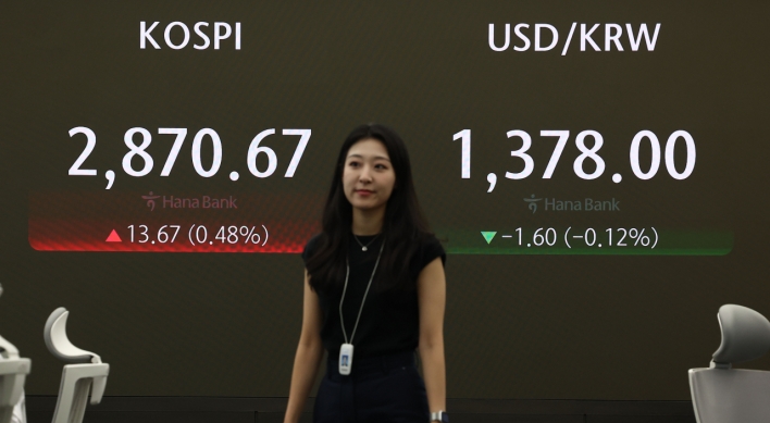 Seoul shares open nearly flat amid US rate cut hopes
