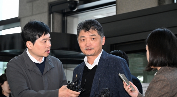 Prosecutors seek arrest warrant for Kakao founder over suspected stock manipulation