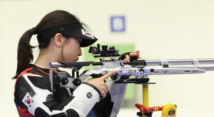 Teen shooter Ban Hyo-jin wins gold in women's air rifle