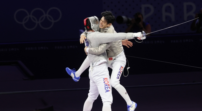 Different members, same result for men's sabre fencing team: gold medal