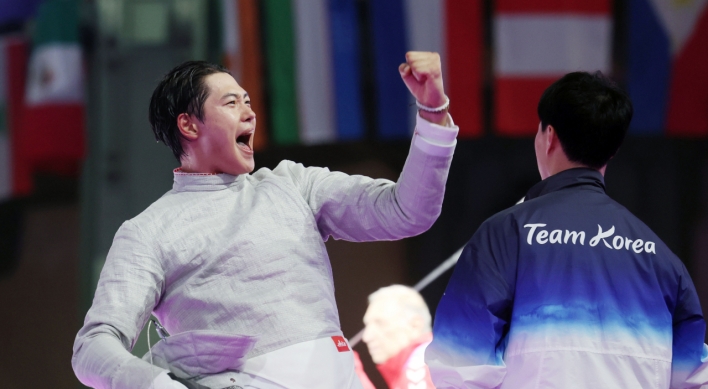 Fencer Oh Sang-uk wins fans over with looks, charm and classy actions