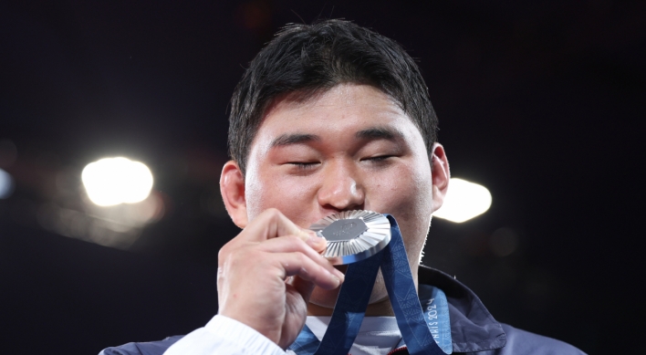 Kim Min-jong wins silver in men's judo