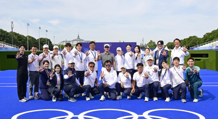 Hyundai Motor chief touts Korean archers' Olympic wins