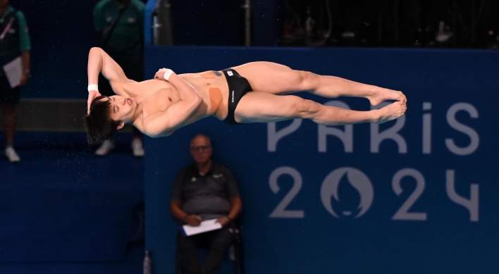 Diver heads to 3rd straight final in men's springboard event