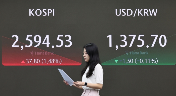 Seoul shares open higher on eased recession woes