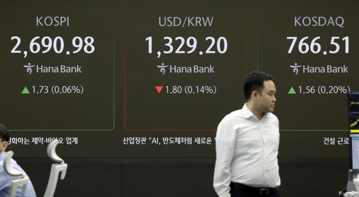 Seoul shares open tad higher on tech, auto gains