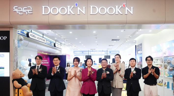 [Photo News] Hanjin's 'Dook'n Dook'n' brings Hallyu to Vietnam